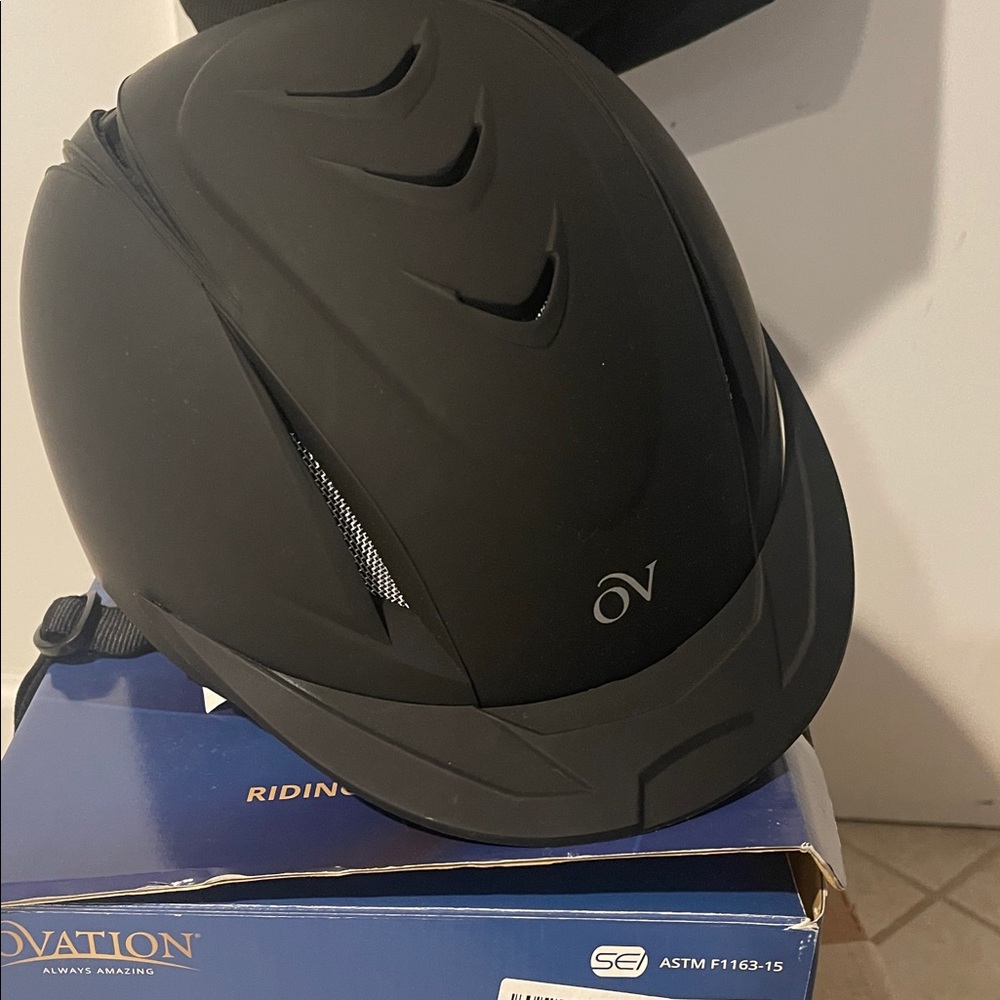Ovation Black Deluxe Schooler Helmet - Picture 3 of 4